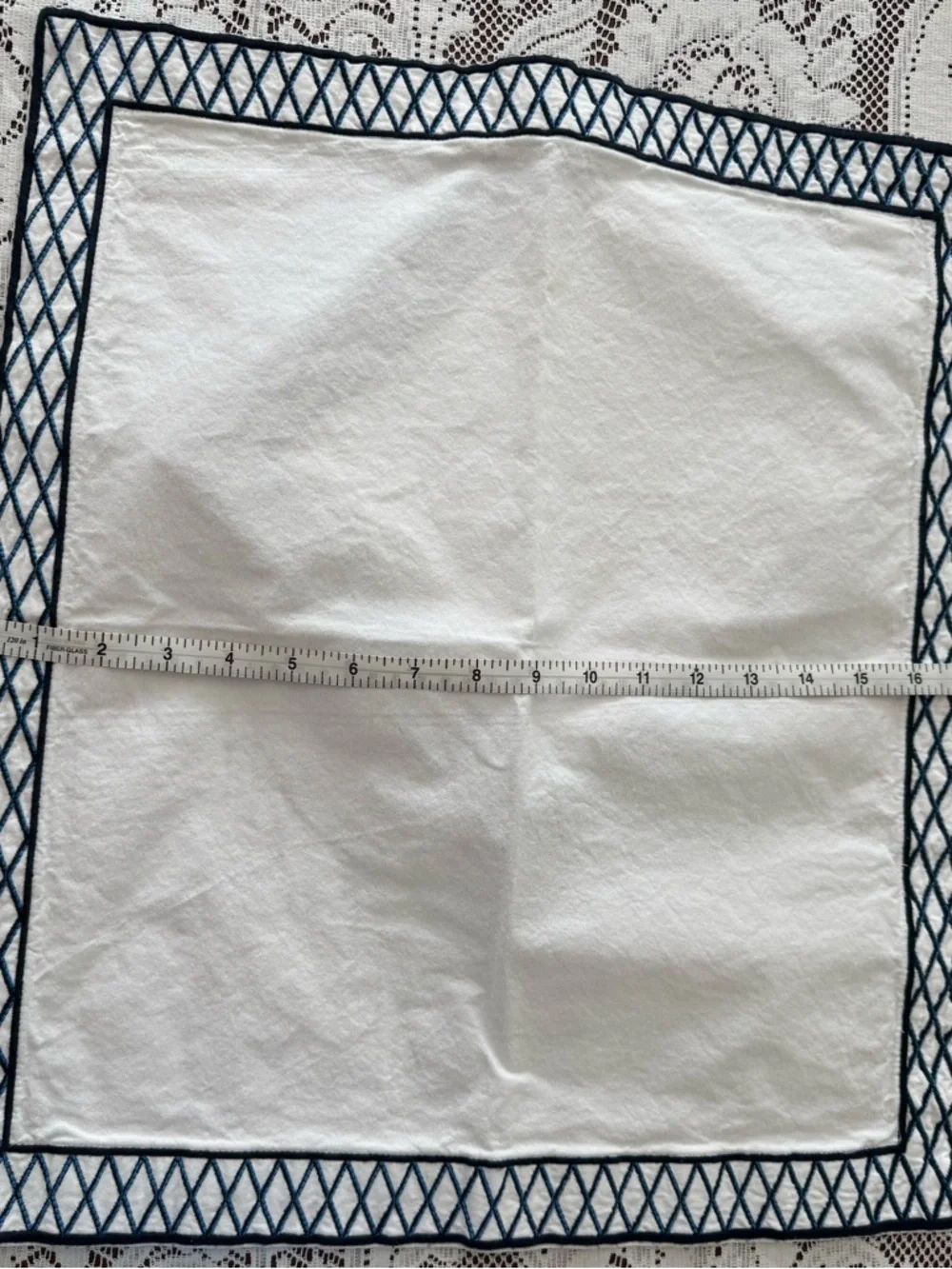 Williams Sonoma White Cotton Napkins – Navy Blue Lattice Embroidered Border EUC
